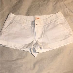 WHITE MOSSIMO SHORTS